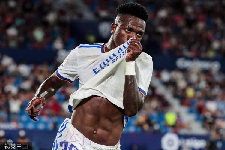 维尼修斯：皇马是我命中注定 本泽马是世界最佳